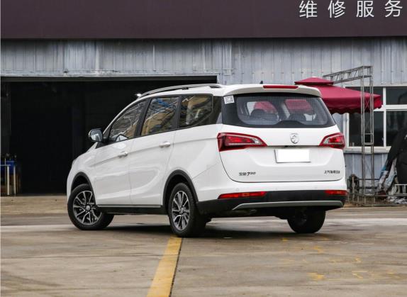 宝骏730 2021款 1.5L 手动时尚型 7座 外观   斜后