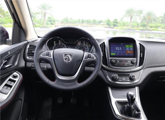 宝骏560 2015款 1.8L 手动豪华型 中控类   驾驶位