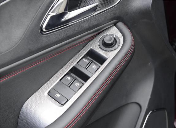 宝骏560 2015款 1.8L 手动豪华型 车厢座椅   门窗控制