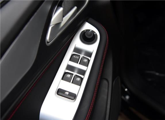 宝骏560 2015款 1.8L 手动舒适型 车厢座椅   门窗控制