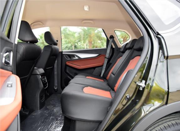 宝骏560 2015款 1.8L 手动精英型 车厢座椅   后排空间