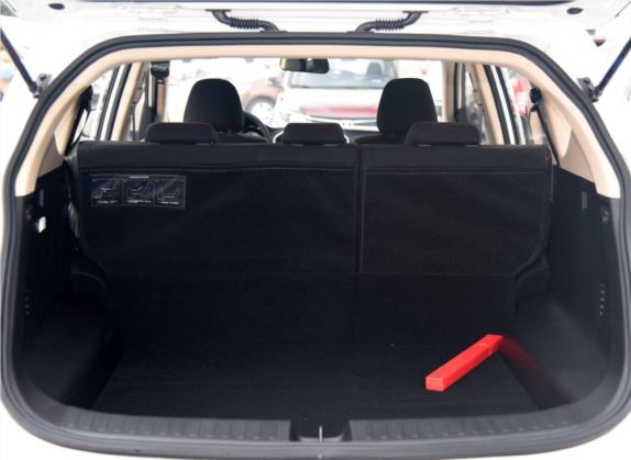 宝骏560 2016款 1.8L 手动舒适型 车厢座椅   后备厢