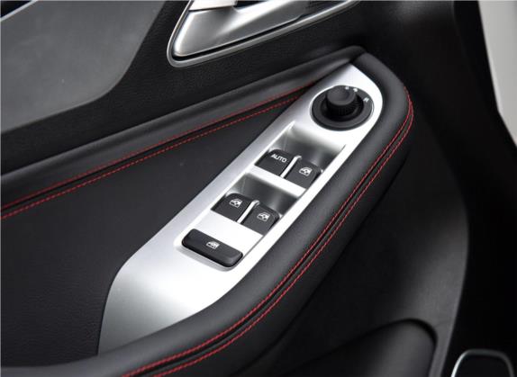 宝骏560 2016款 1.8L 手动舒适型 车厢座椅   门窗控制