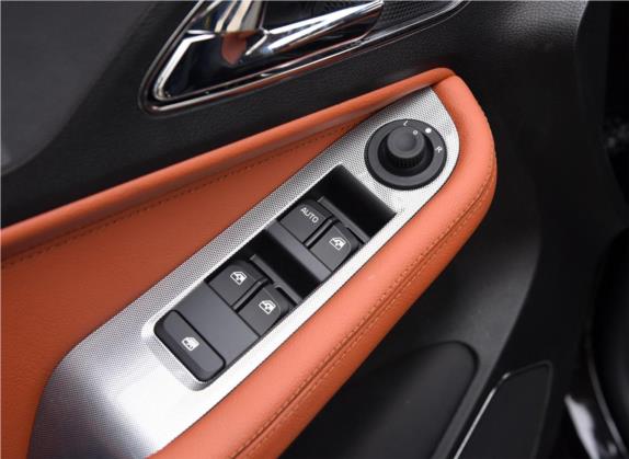 宝骏560 2016款 1.8L 手动精英型 车厢座椅   门窗控制