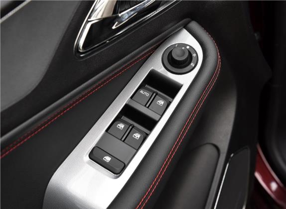 宝骏560 2016款 1.8L 手动豪华型 车厢座椅   门窗控制