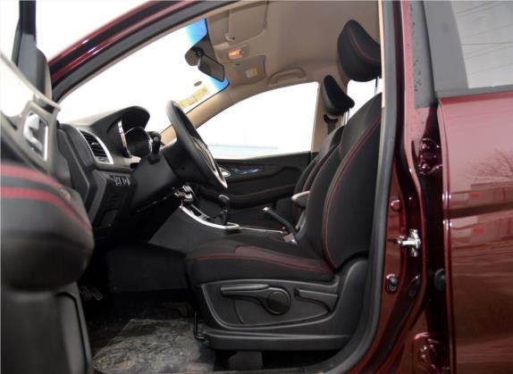 宝骏560 2016款 1.8L 手动超值型 车厢座椅   前排空间