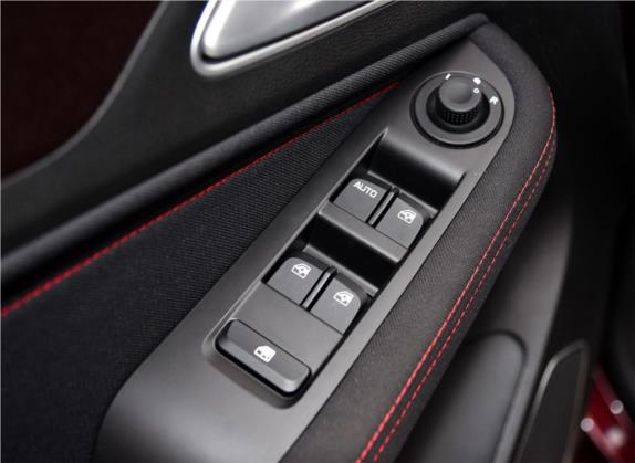 宝骏560 2016款 1.8L 手动超值型 车厢座椅   门窗控制
