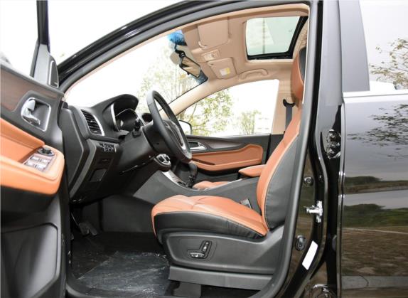 宝骏560 2017款 律动版 1.5T 手动乐享型 车厢座椅   前排空间