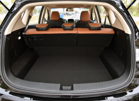 宝骏560 2017款 律动版 1.5T 手动乐享型 车厢座椅   后备厢