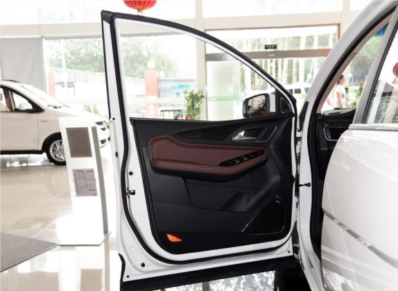 宝骏560 2017款 1.5T DCT旗舰型 车厢座椅   前门板