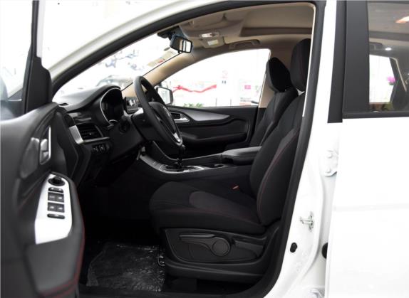 宝骏560 2017款 1.5T 手动舒适型 7座 车厢座椅   前排空间