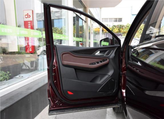 宝骏560 2017款 1.5T DCT旗舰型 7座 车厢座椅   前门板