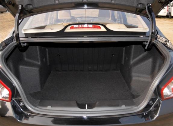 宝骏330 2016款 1.5L 手动舒适型 车厢座椅   后备厢