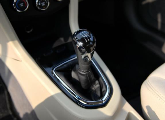 宝骏330 2016款 1.5L 手动舒适型 中控类   挡把