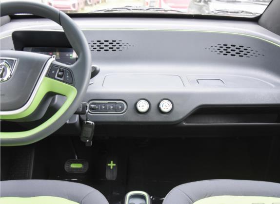 宝骏E100 2020款 305KM 智行版 中控类   中控台