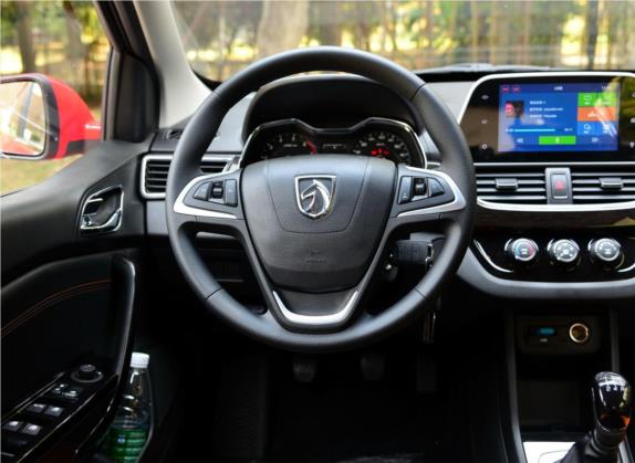 宝骏310 2016款 1.2L 手动豪华型 中控类   驾驶位