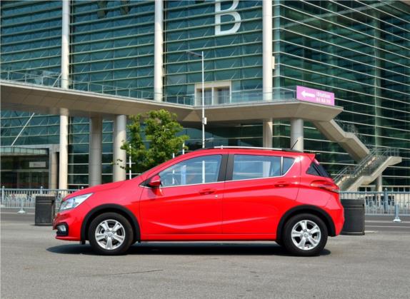 宝骏310 2016款 1.2L 手动豪华型 外观   正侧