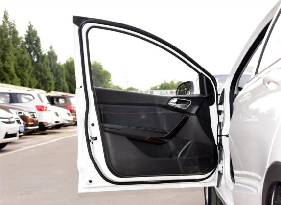 宝骏310 2016款 1.2L 手动时尚型 车厢座椅   前门板