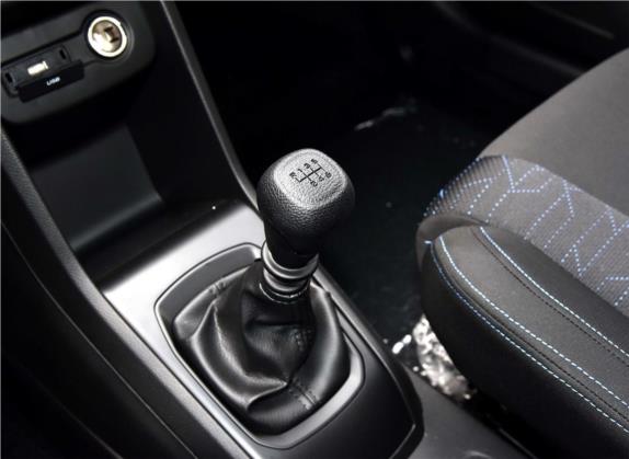 宝骏310 2017款 1.5L 手动舒适型 中控类   挡把