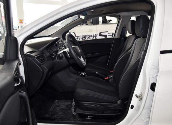 宝骏310 2017款 1.5L 自动舒适型 车厢座椅   前排空间