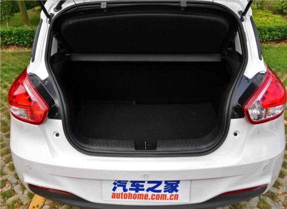 宝骏310 2017款 1.5L 自动时尚型 车厢座椅   后备厢