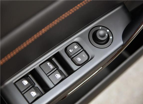 宝骏310 2017款 1.5L 自动时尚型 车厢座椅   门窗控制