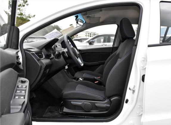 宝骏310 2019款 1.2L 自动舒适型 车厢座椅   前排空间