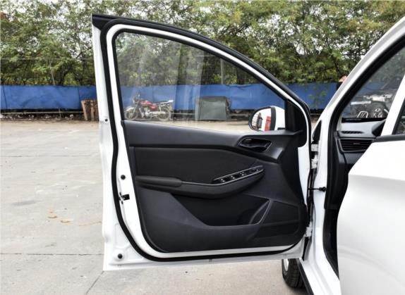宝骏310 2019款 1.2L 自动舒适型 车厢座椅   前门板