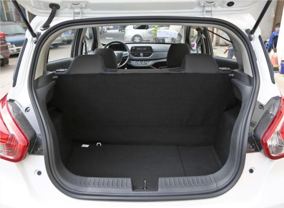 宝骏310 2020款 1.2L 手动舒适型 车厢座椅   后备厢