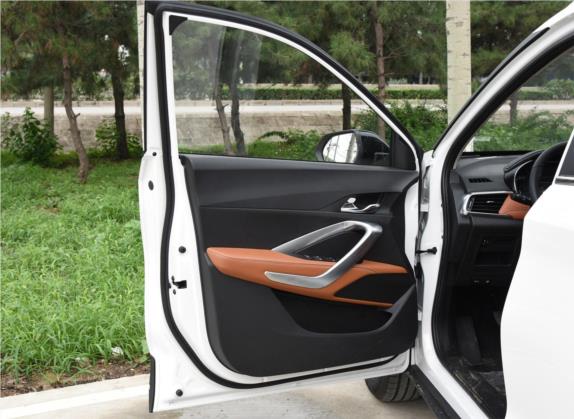 宝骏510 2019款 1.5L 手动优享型77kW 国VI 车厢座椅   前门板