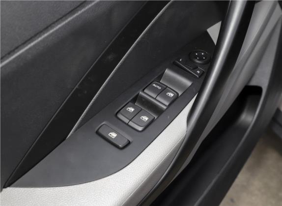 宝骏510 2019款 1.5L CVT劲享型 国VI 车厢座椅   门窗控制