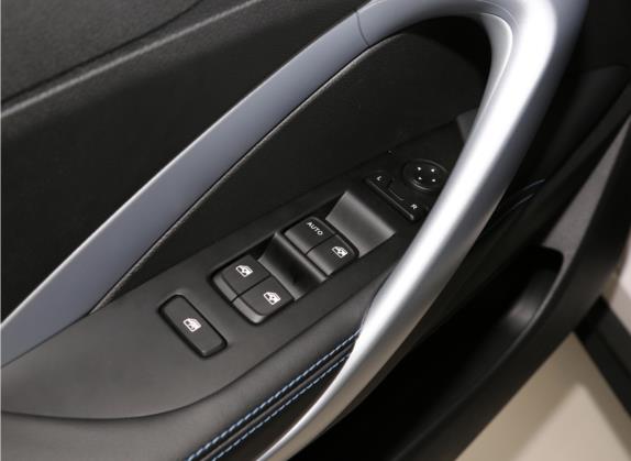 宝骏510 2021款 1.5L CVT畅享型 车厢座椅   门窗控制