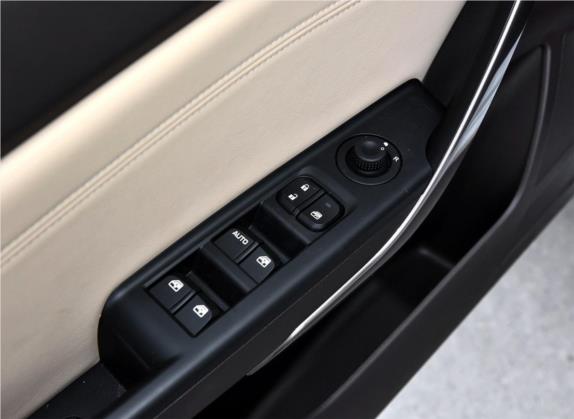 宝骏310W 2017款 1.5L 手动时尚型 国V 车厢座椅   门窗控制