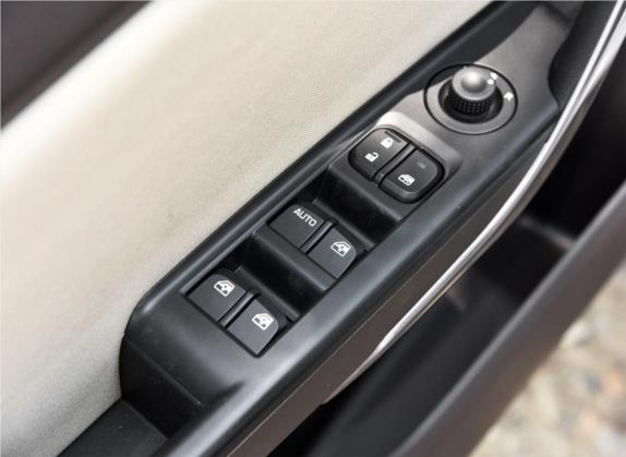 宝骏310W 2017款 1.5L 手动舒适型 国V 车厢座椅   门窗控制
