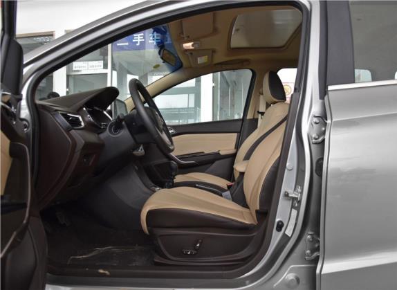 宝骏310W 2017款 1.5L 手动豪华型 国V 车厢座椅   前排空间