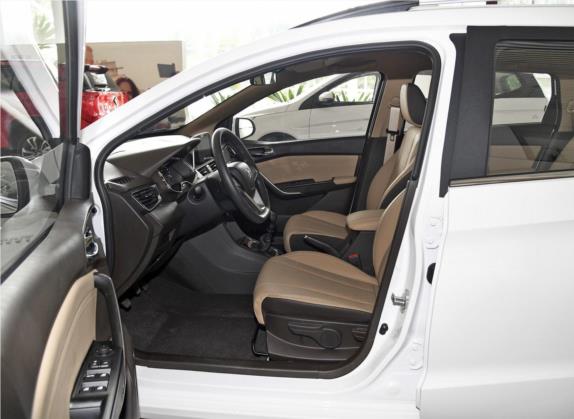 宝骏310W 2017款 1.5L 手动时尚型 国VI 车厢座椅   前排空间