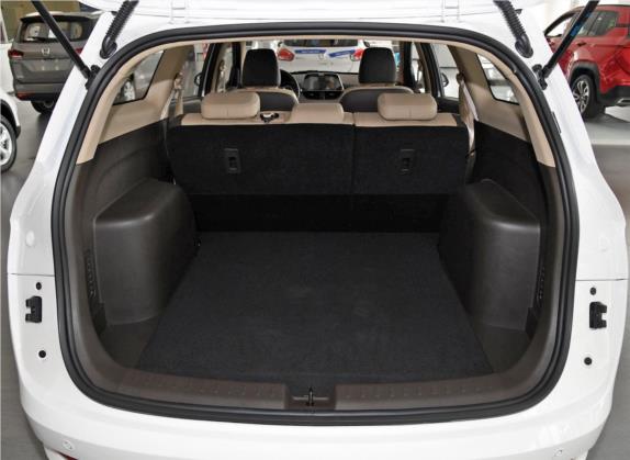 宝骏310W 2017款 1.5L 手动时尚型 国VI 车厢座椅   后备厢