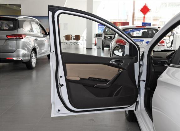 宝骏310W 2017款 1.5L 手动时尚型 国VI 车厢座椅   前门板