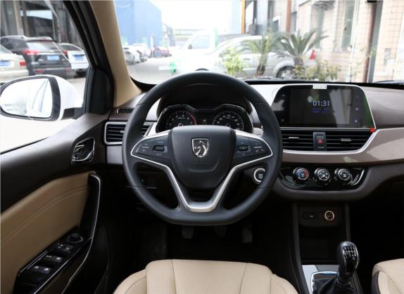 宝骏310W 2017款 1.5L 手动豪华型 国VI 中控类   驾驶位