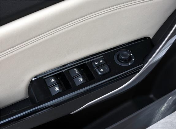 宝骏310W 2017款 1.5L 手动豪华型 国VI 车厢座椅   门窗控制