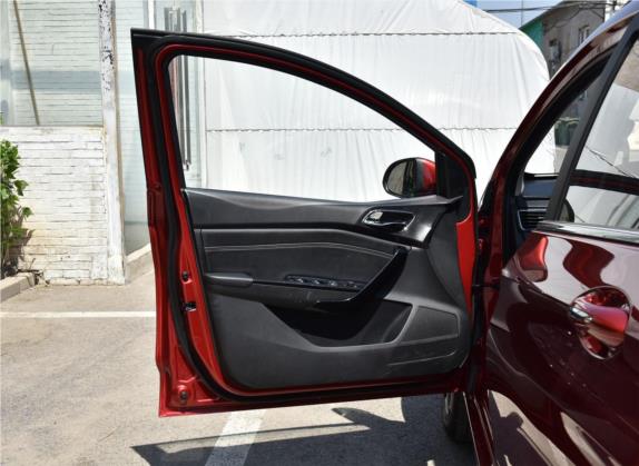 宝骏310W 2018款 1.5L 自动豪华型 国V 车厢座椅   前门板