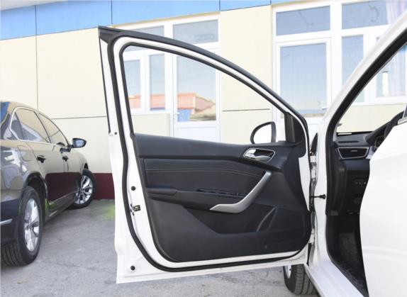 宝骏310W 2018款 1.5L 自动时尚型 国VI 车厢座椅   前门板
