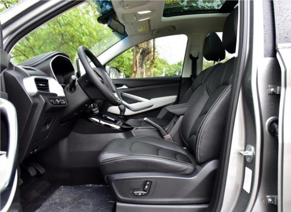 宝骏530 2018款 1.5T 手动尊贵型 国V 车厢座椅   前排空间