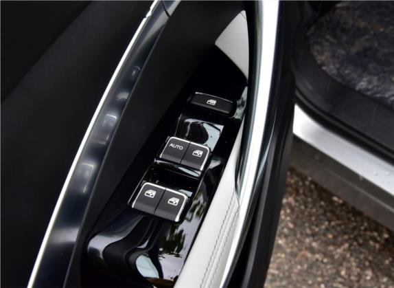 宝骏530 2018款 1.5T 手动尊贵型 国V 车厢座椅   门窗控制