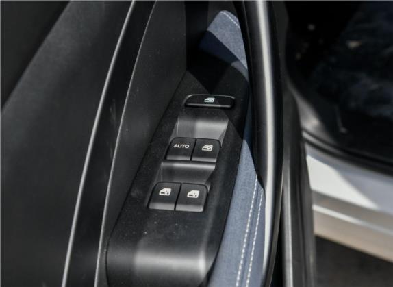 宝骏530 2018款 1.5T 手动精英型 国V 车厢座椅   门窗控制