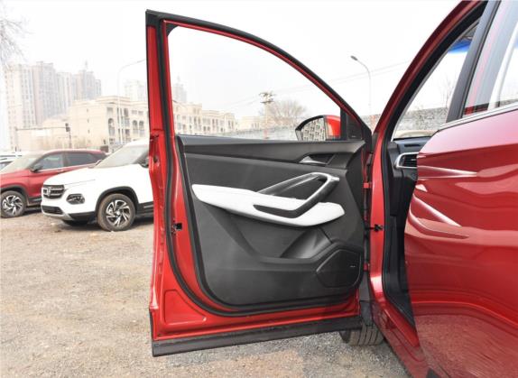 宝骏530 2018款 1.5T 手动豪华型 国V 车厢座椅   前门板