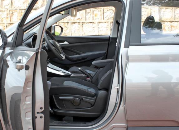 宝骏530 2018款 1.8L 自动精英型 国V 车厢座椅   前排空间