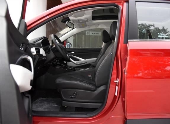 宝骏530 2019款 1.5T CVT尊贵型 国V 车厢座椅   前排空间