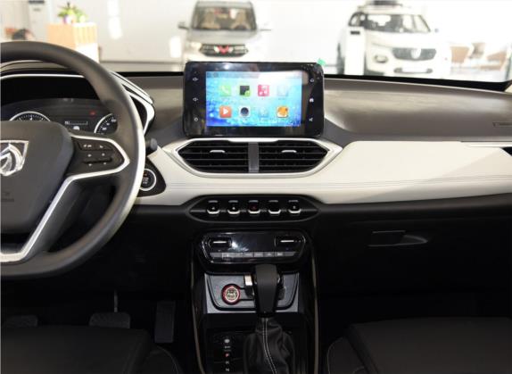 宝骏530 2019款 1.5T CVT豪华型 国V 中控类   中控台