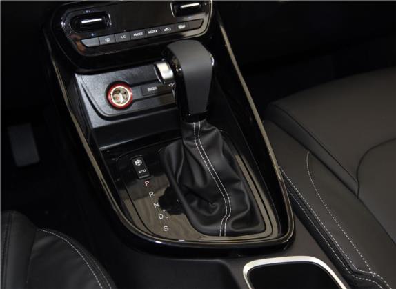 宝骏530 2019款 1.5T CVT豪华型 国V 中控类   挡把